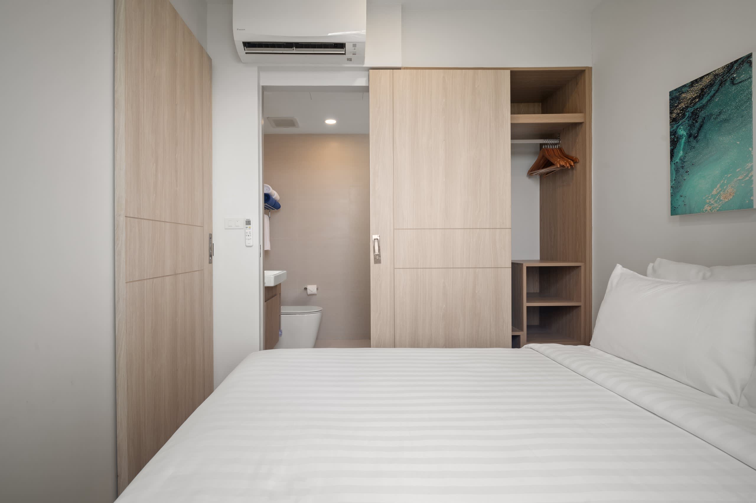 Skypark Aurora 2BR 2Bx2 Golf side