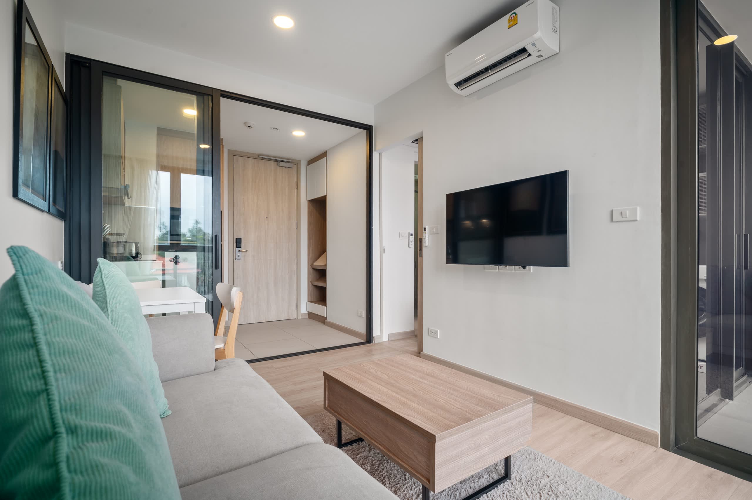 Skypark Aurora 1BR 1B Lake side