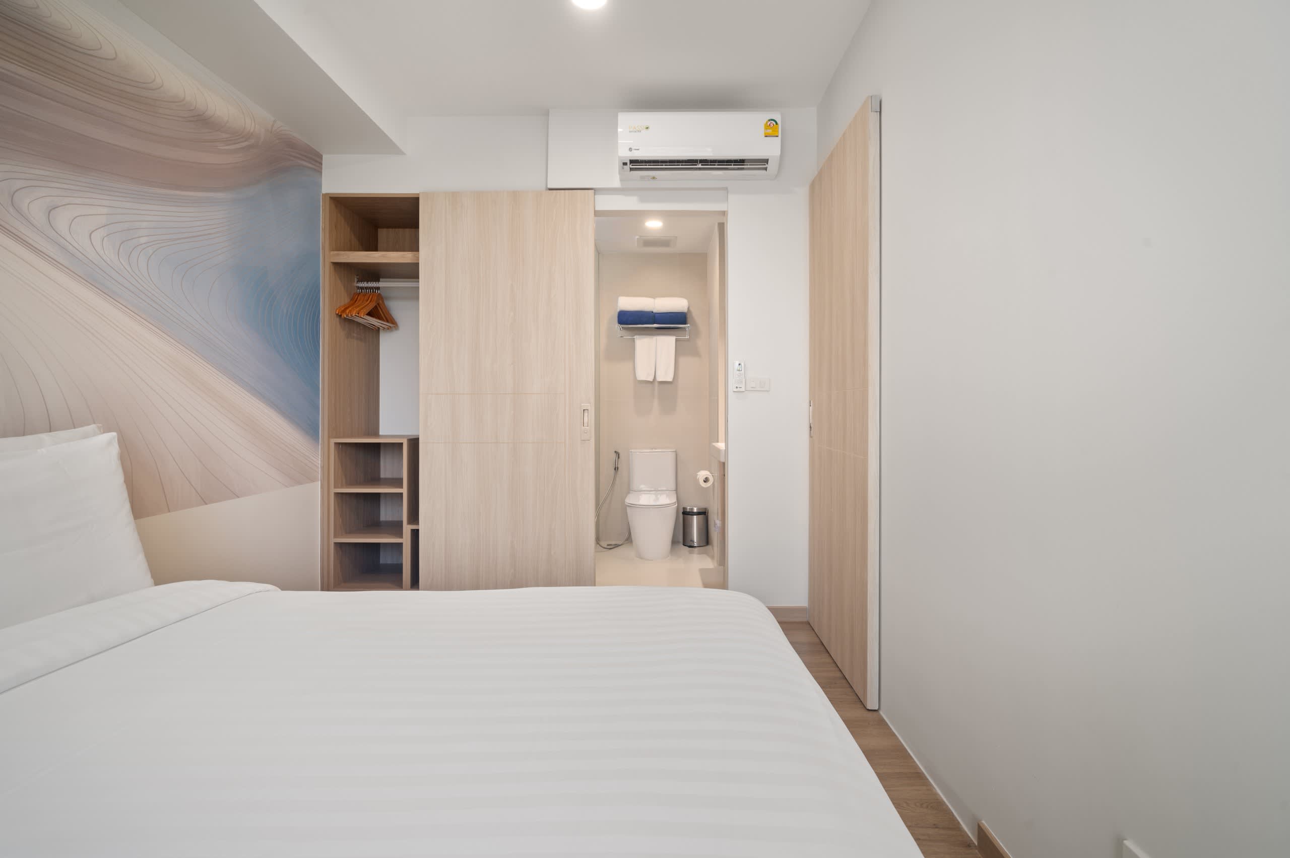 Skypark Aurora 1BR 1C Golf side