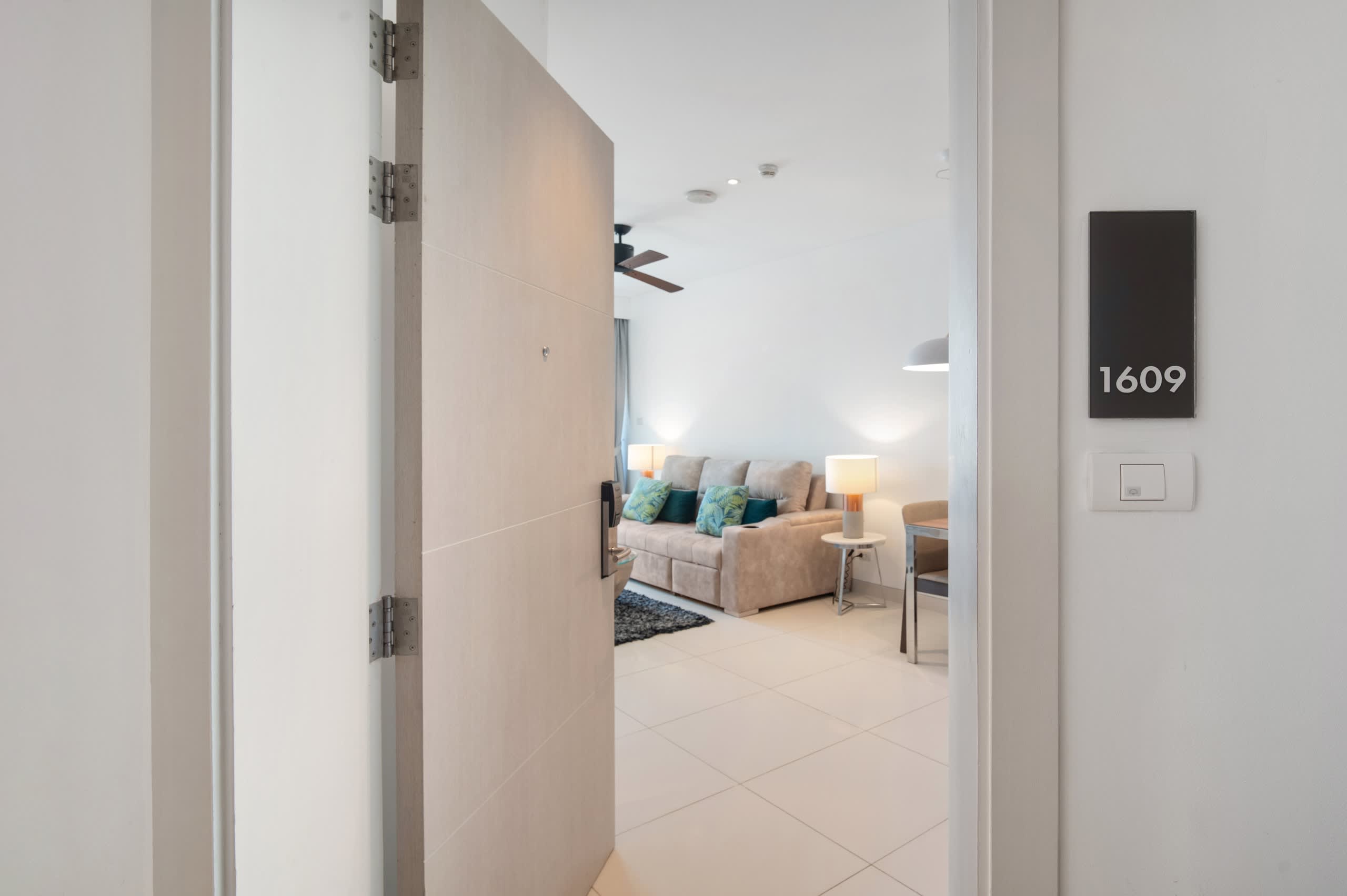 Cassia Residences, One Bedroom 1609 A Premium Lake