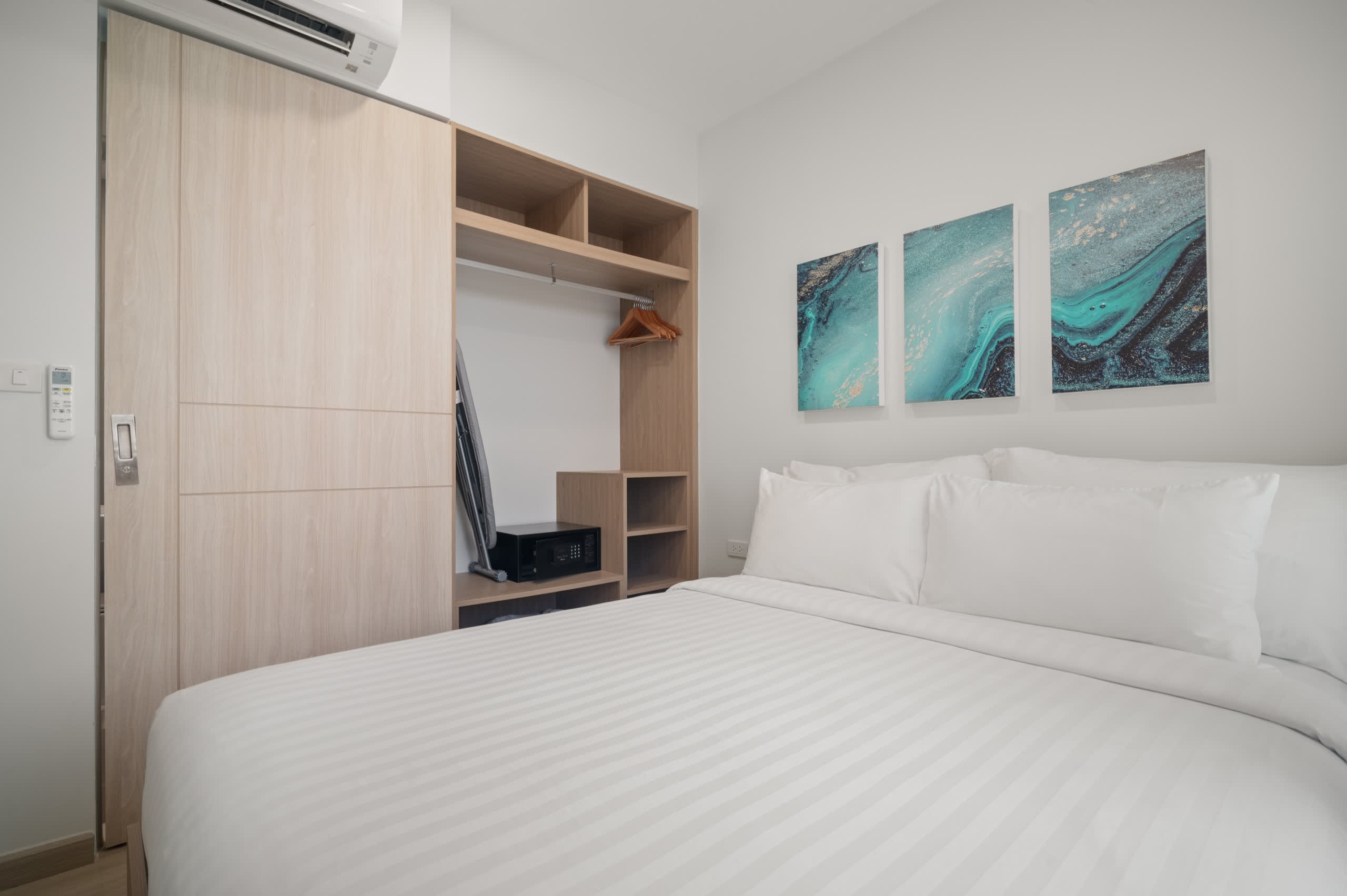 Skypark Aurora 2BR 2Bx2 Golf side