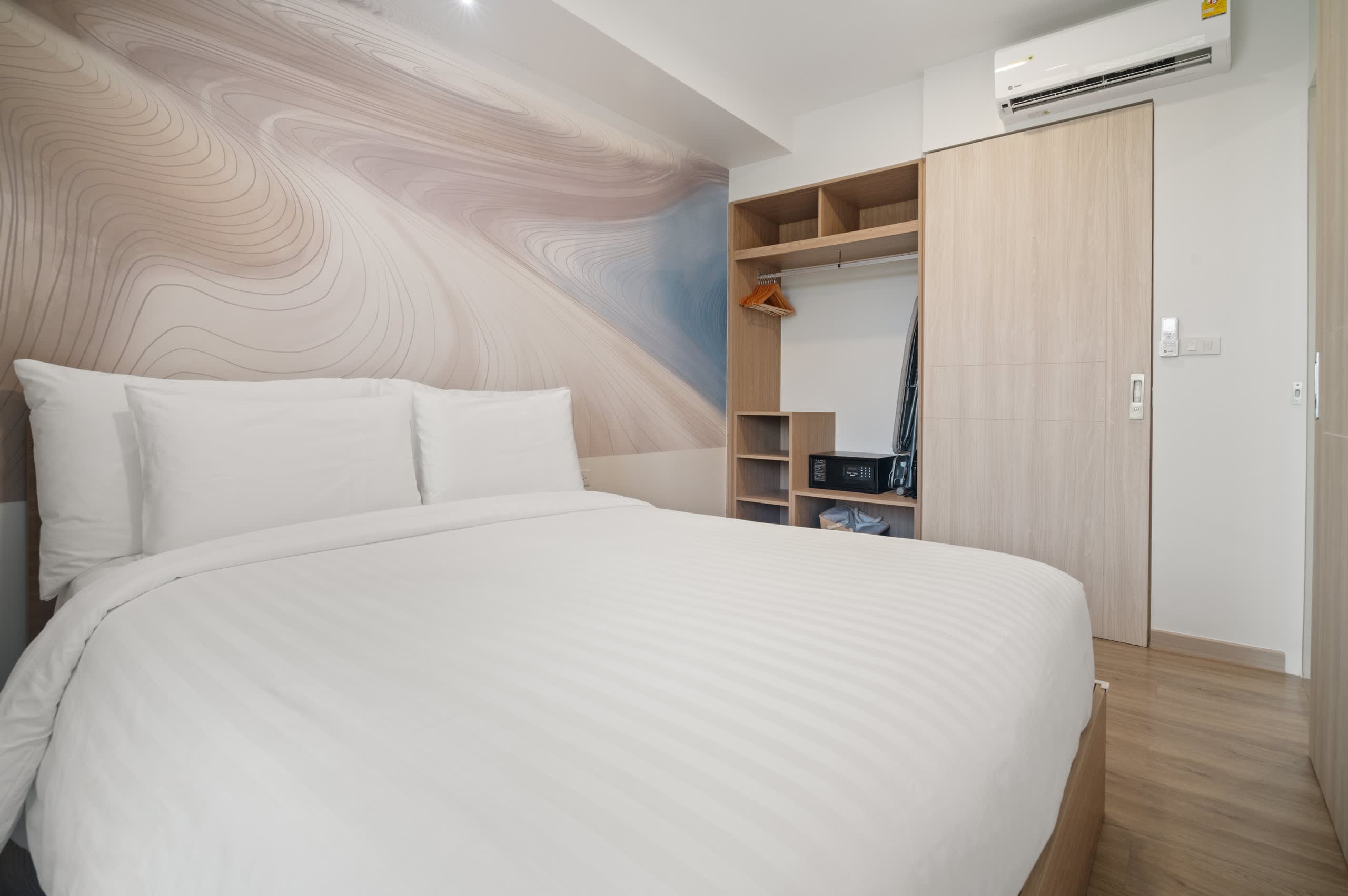 Skypark Aurora 1BR 1C Golf side