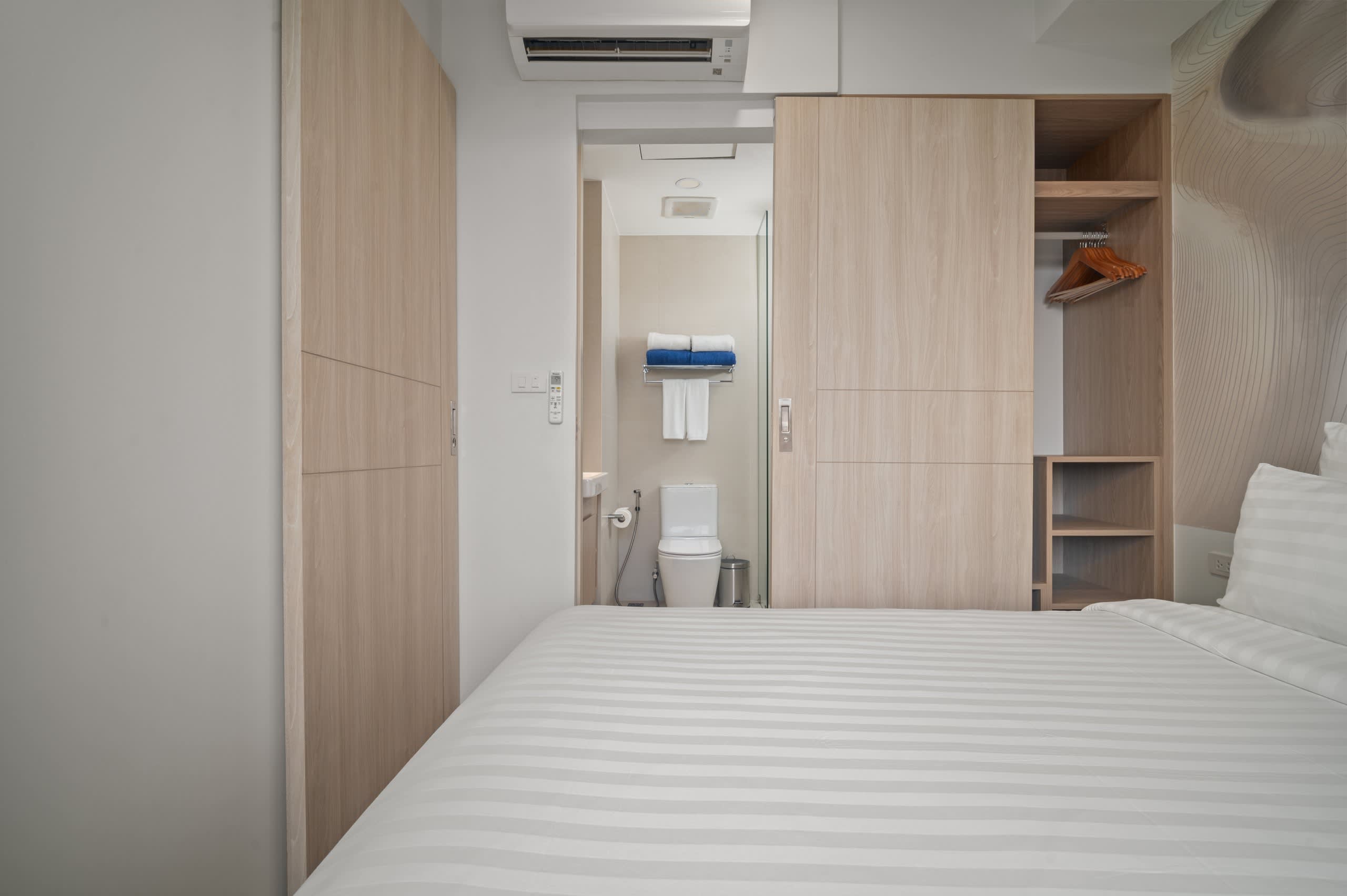 Skypark Aurora 1BR 1B Lake side