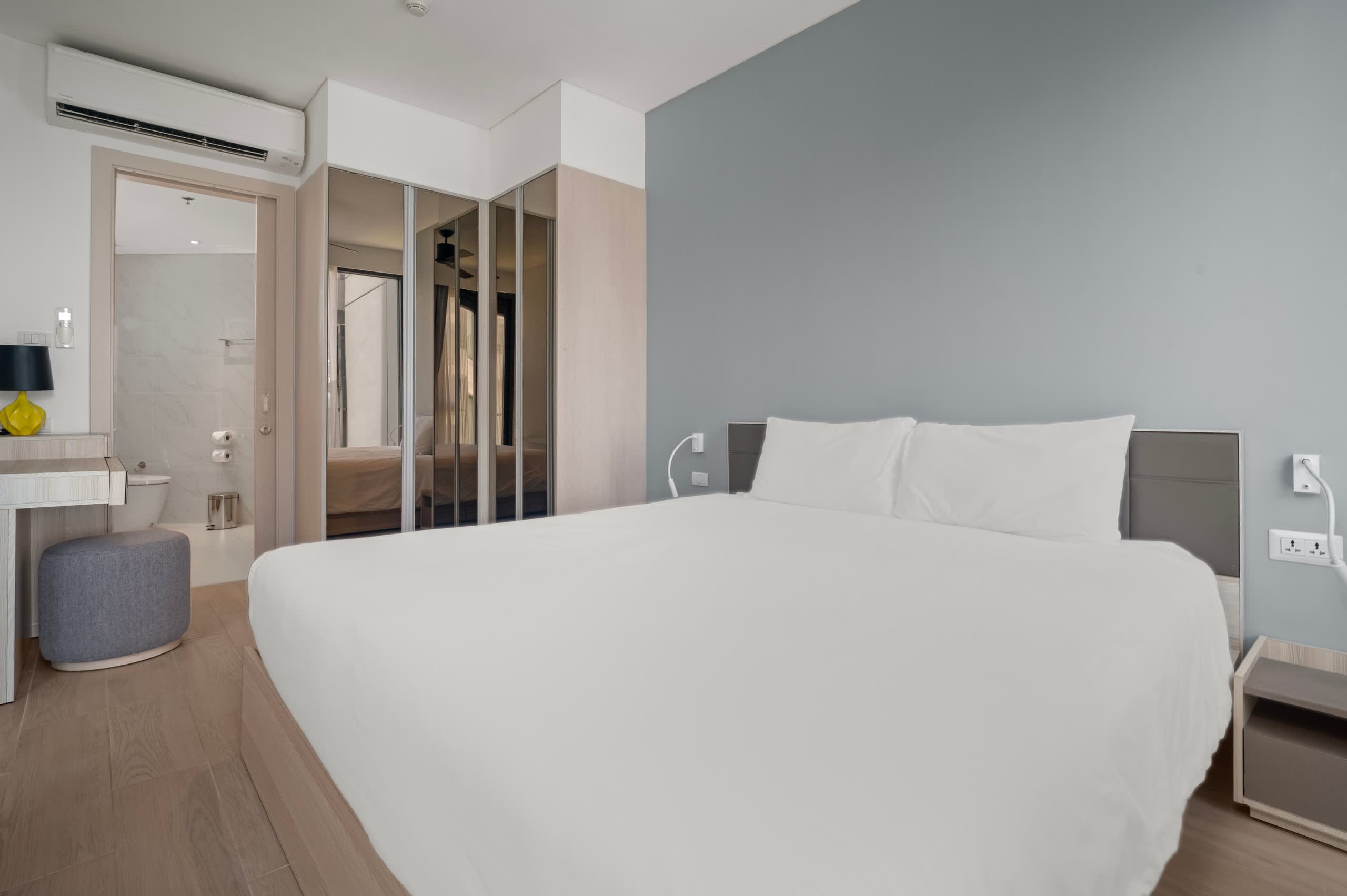 Cassia Residences 1BR A Lake side