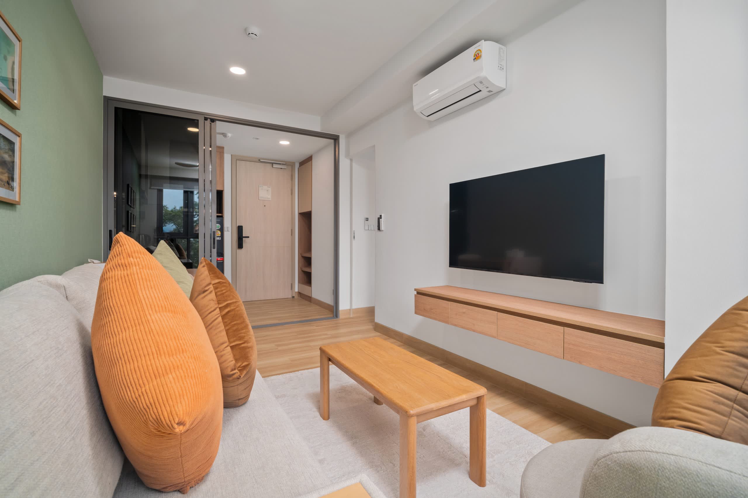 Skypark Celeste 5, One Bedroom 1Cx Premium