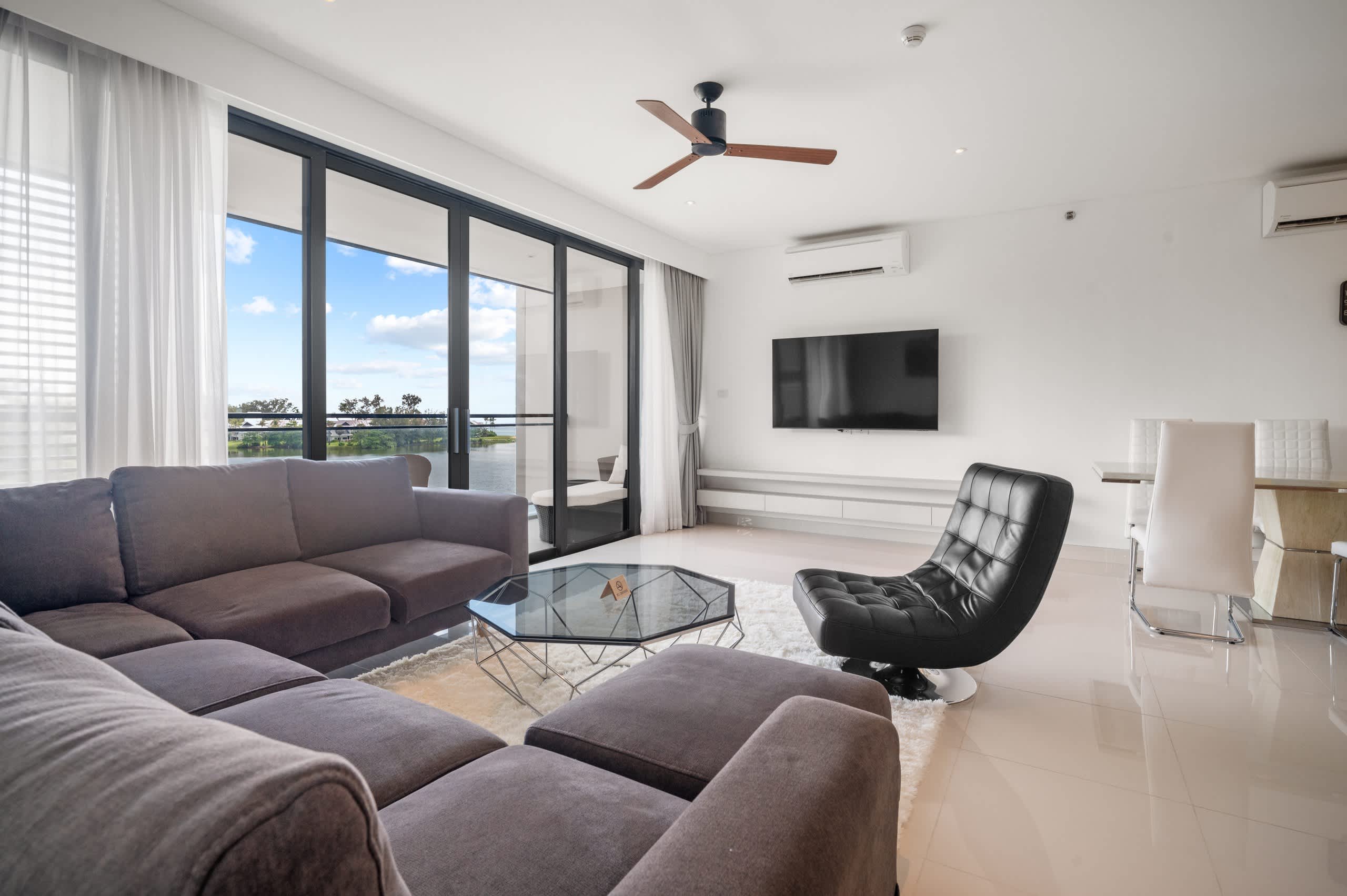 Cassia Residences 3BR B Lake side