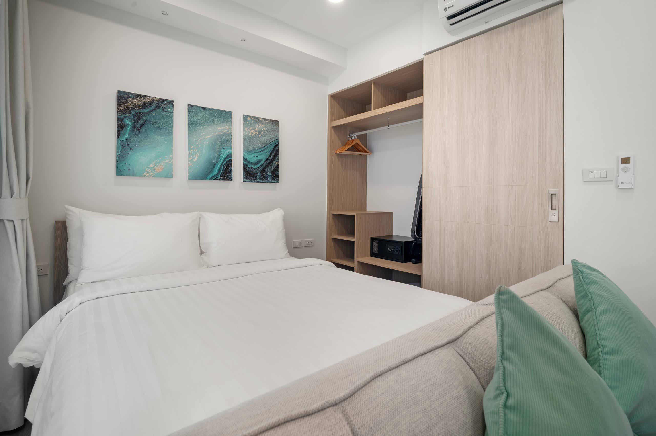 Skypark Aurora Studio 1A Golf side