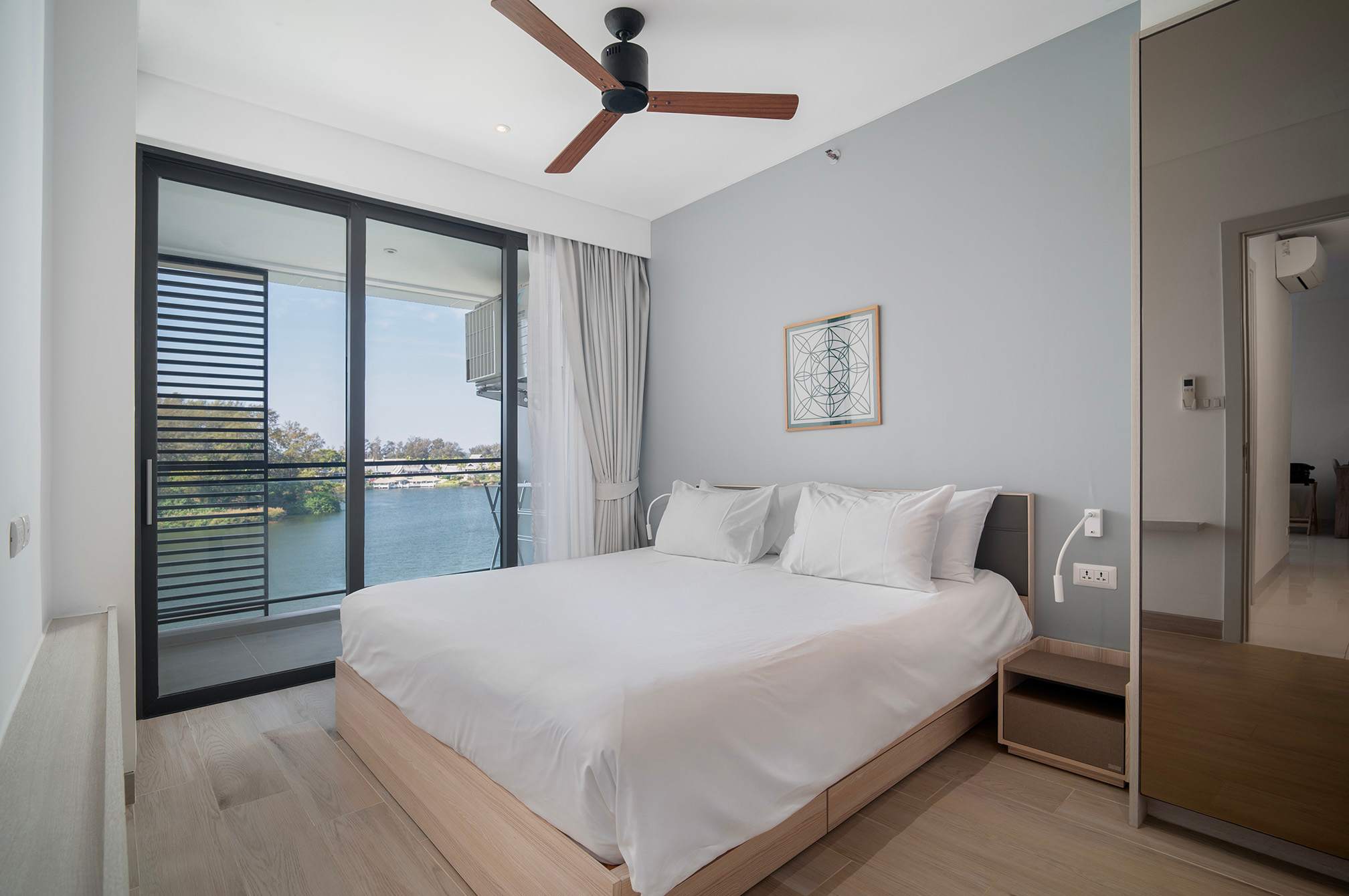 Cassia Residences 2BR D Lake side