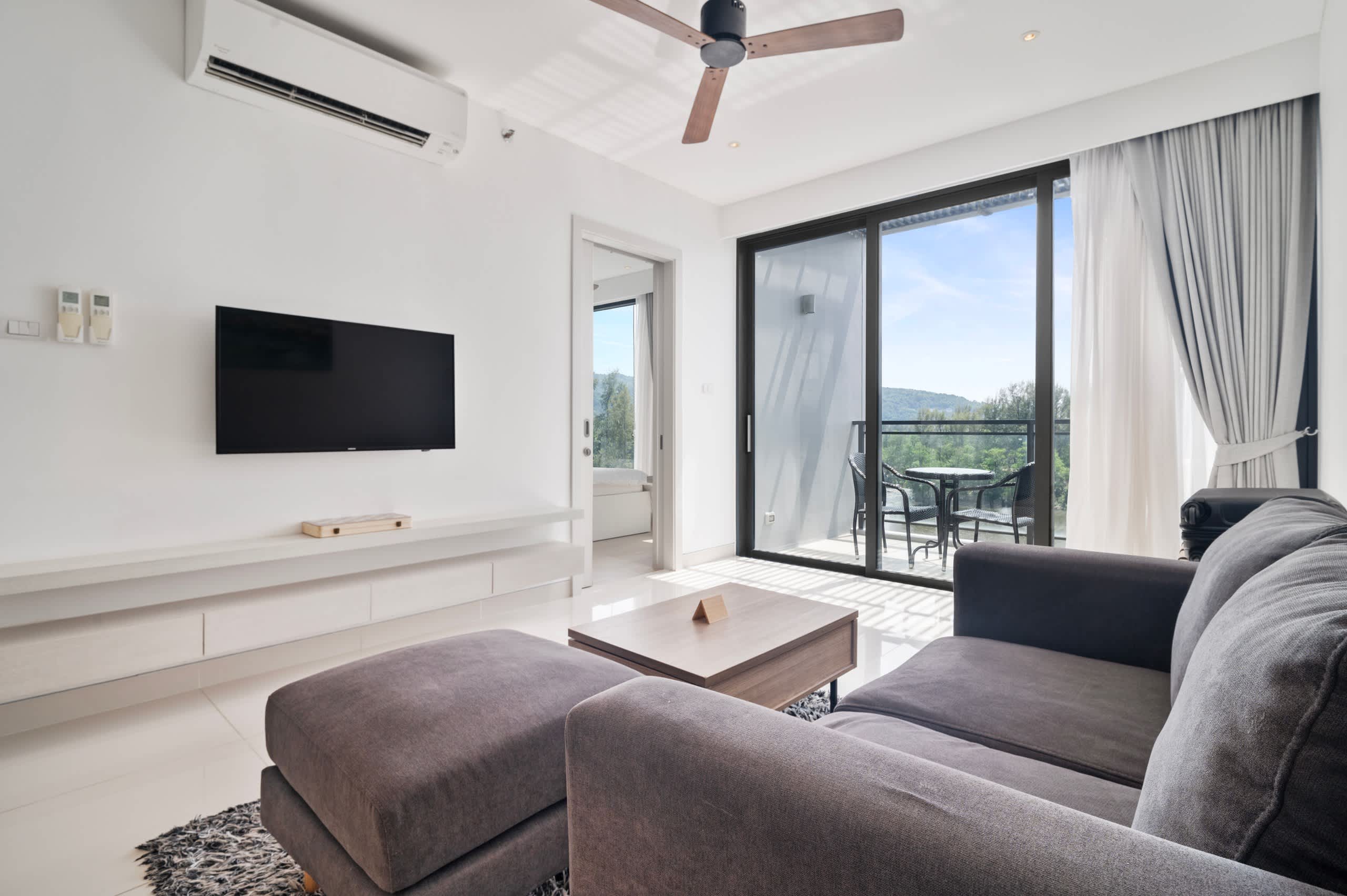 Cassia Residences 2BR C Lake side