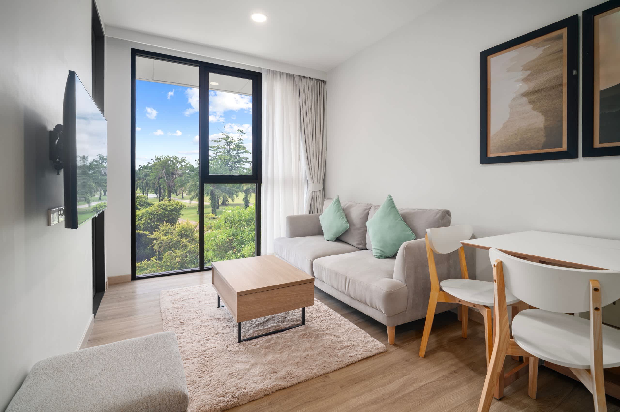 Skypark Aurora 1BR 1B Golf side
