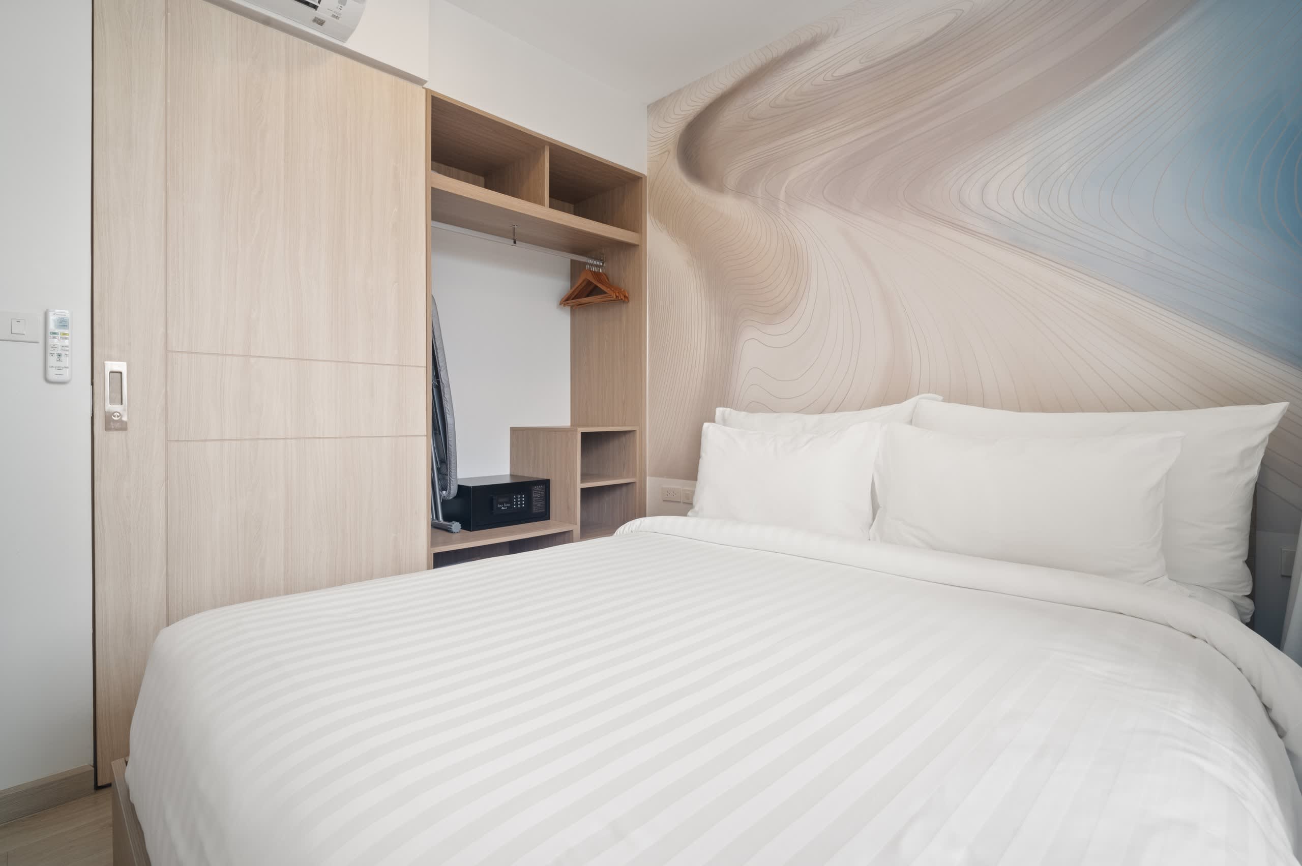 Skypark Aurora 1BR 1Bx Road side