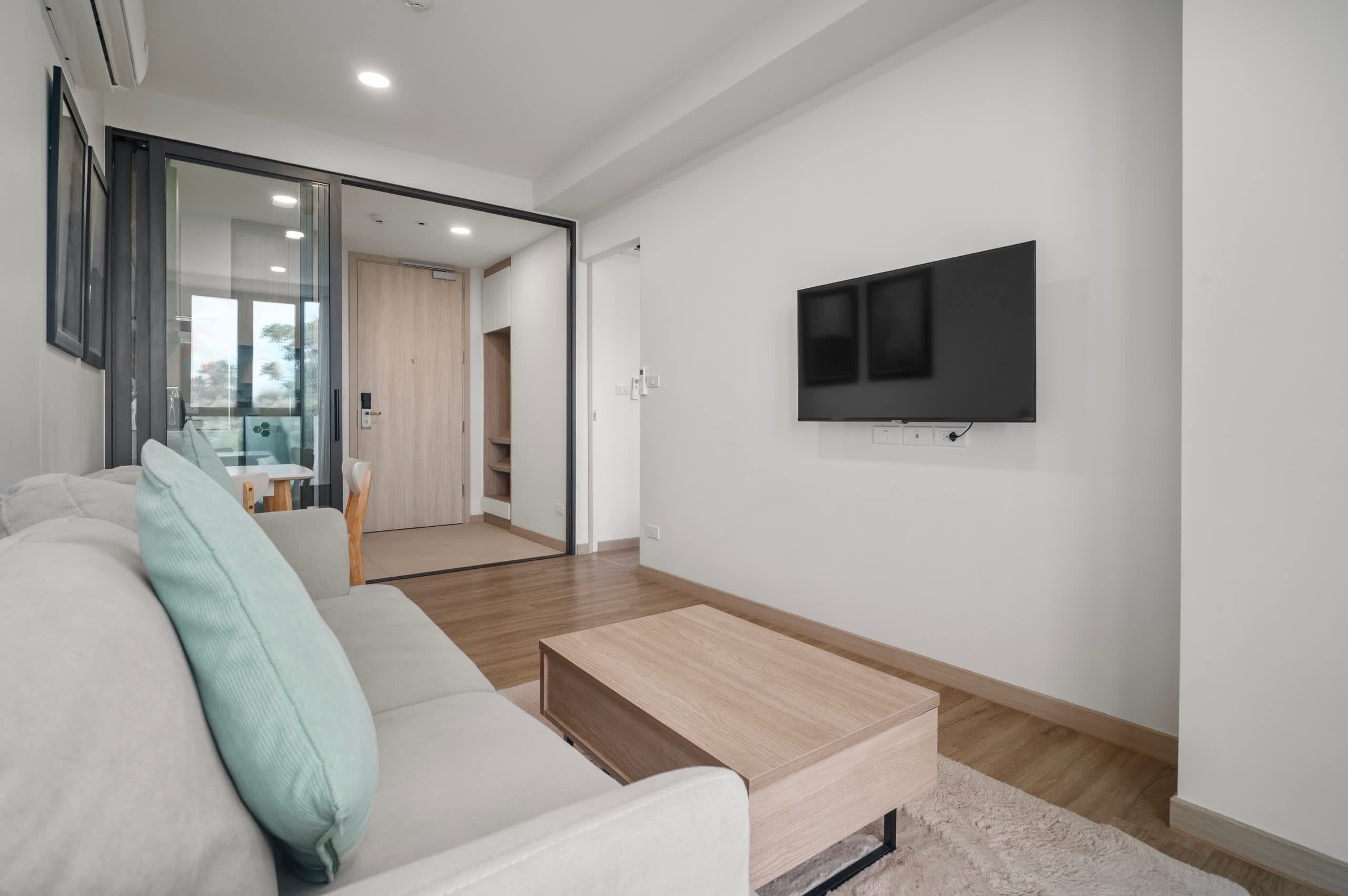 Skypark Aurora 1BR 1Cx Golf side
