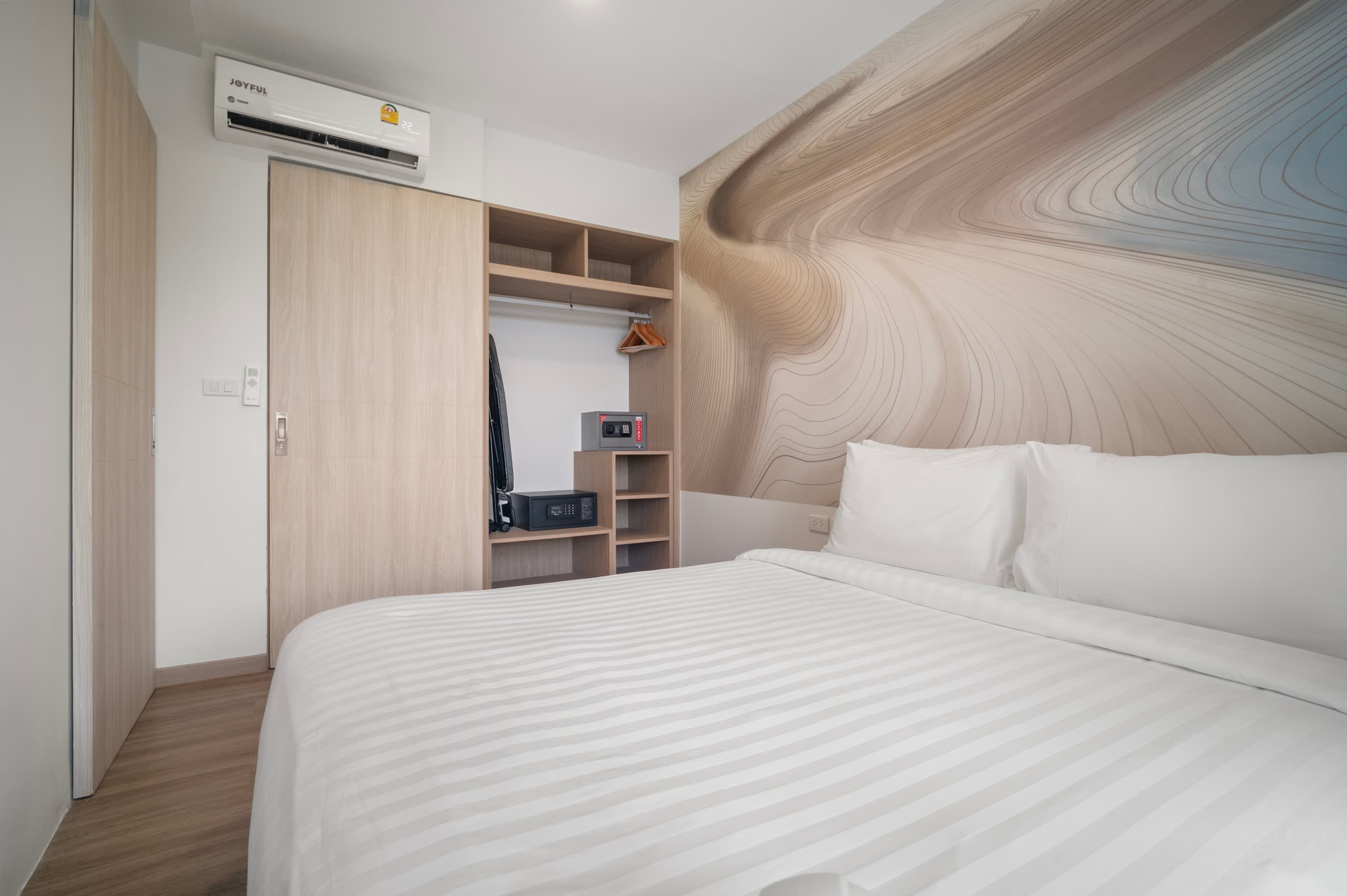 Skypark Aurora 1BR 1Cx Golf side
