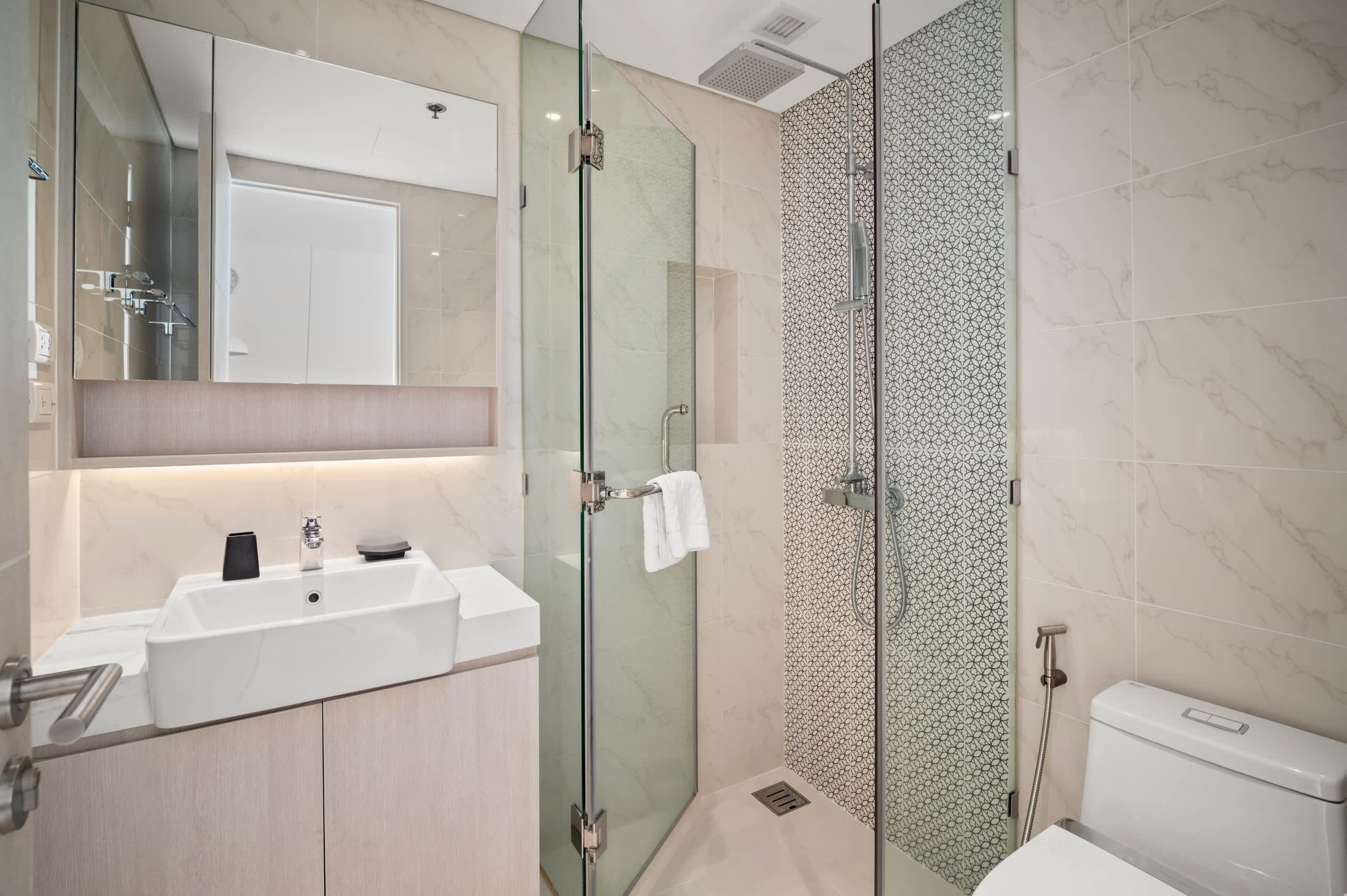 Cassia Residences 2BR C Lake side